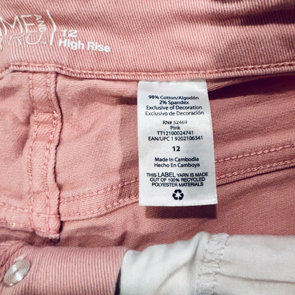 Time and Tru High-Rise 5 Button-Fly Jean Shorts in White, Pink, Camo-Bundle of 4 - Picture 11 of 12